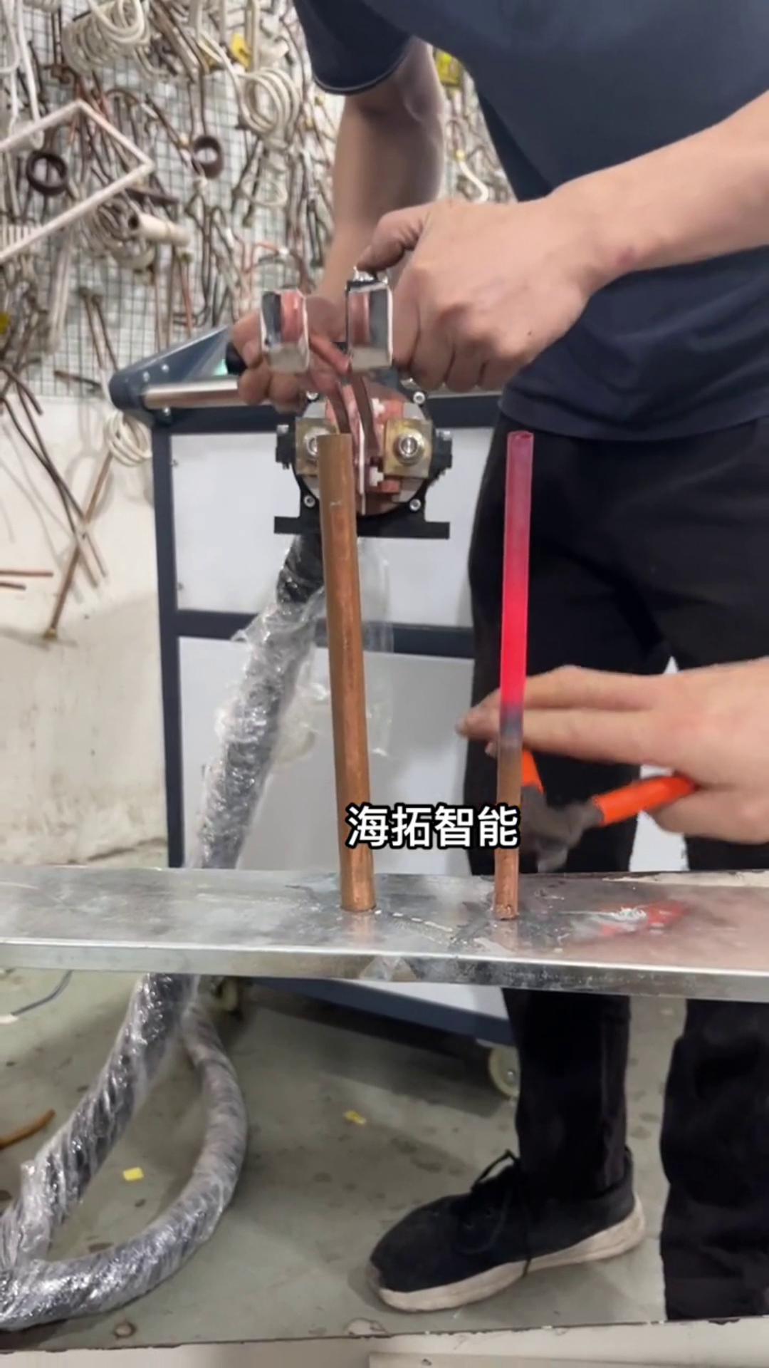銅管加熱退火有難度嗎？沒有！隻要用了91AV手机看片智能91看片免费观看加熱設備，什麽淬火退火加熱焊接一切都不是問題。 