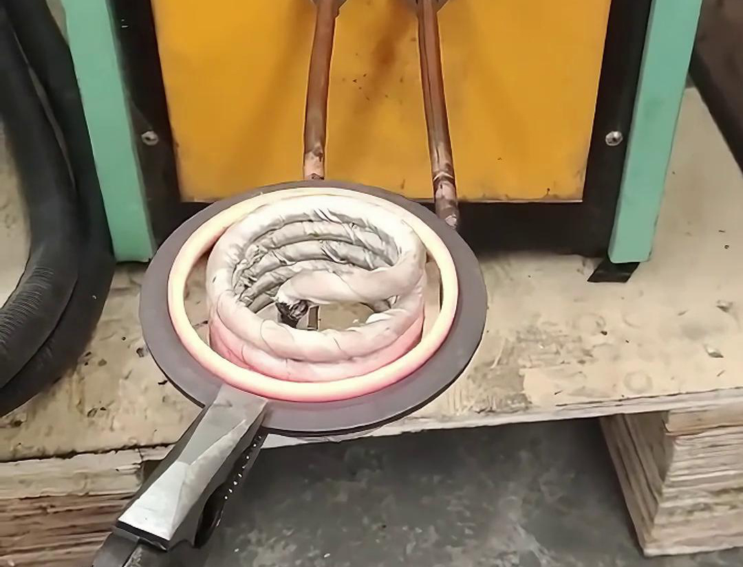 內孔加熱，就用高頻加熱機，因為它隻要220V電壓