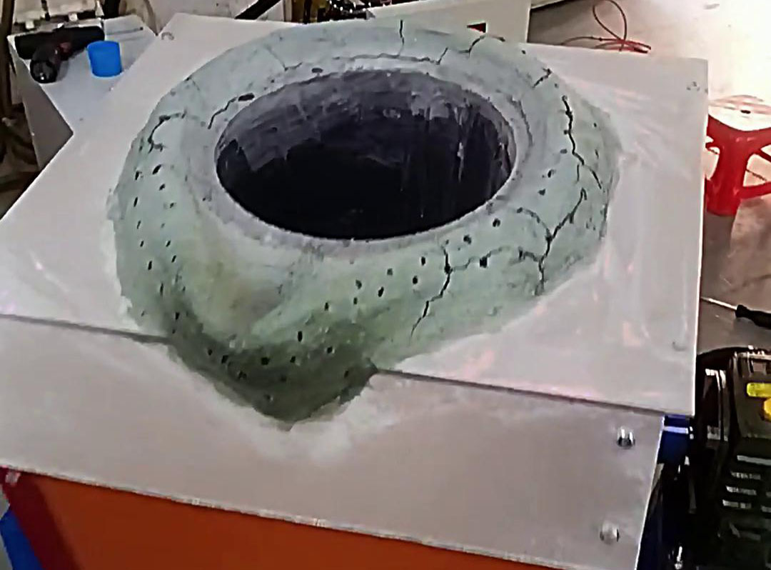 傾倒式熔煉爐：多金屬熔煉的靈活設備解析